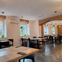 Bon Żur Restauracja & Noclegi (Brzeg )