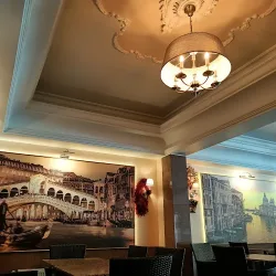 Cafe Venezia (Police )