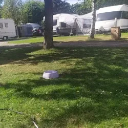 Dom Apartamentowiec Restauracja Camping (Sianożęty )