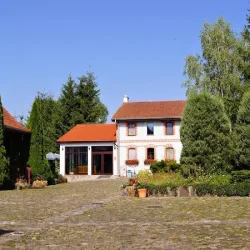 Folwark Na Półwyspie (Uraz )