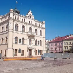 Gościniec Asticus Apartamenty Noclegi Restauracja Przyjęcia Weselne Komunie Imprezy Okolicznościowe (Jarosław )