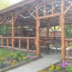 Ośrodek Ustronie Bieszczady W Myczkowcach. Restauracja Ogólnodostępna, Domki Letniskowe (Myczkowce )
