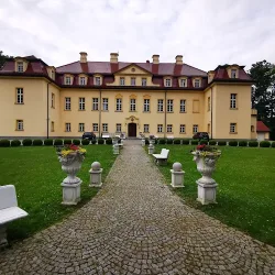 Pałac Izbicko (Izbicko )