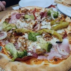 Pizzeria Hollywood (Nekla )