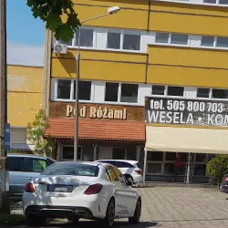 ,,pod Różami