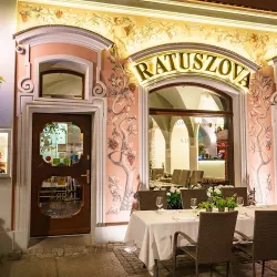 Ratuszova Restauracja & Apartamenty A.d. 1954 (Poznań )