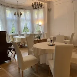 Restauracja Pałac W Dębinie (Dębina )