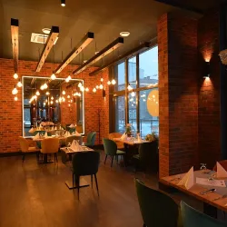 Rondo Ristorante Pizza, Pasta, Risotto, Steaks, Breakfasts, Lunches (parter )