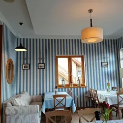 Słoneczny Port. Restauracja. Pokoje. Noclegi. Apartament. Mikołajki (Mikołajki )