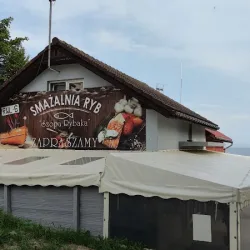 Smażalnia Ryb W Porcie „szopa Rybaka” (Rewal )
