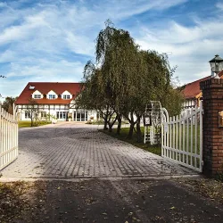 Wierzbowe Ranczo - Imprezy Okolicznościowe, Szkolenia I Konferencje, Hotel, Stajnia, Restauracja (Budy Michałowskie )